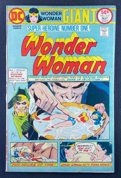 Wonder Woman (1942) #217 VG/FN (5.0) Mike Grell Cover Green Arrow Justice League