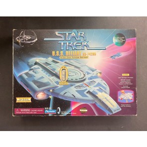 Star Trek Starship Toy Deep Space 9 USS Defiant NX-74205 1997 Playmates w/ box